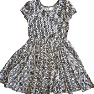 Dot Dot Smile Black and White Geometric Kids Cap Sleeve Dress, Size 5/6